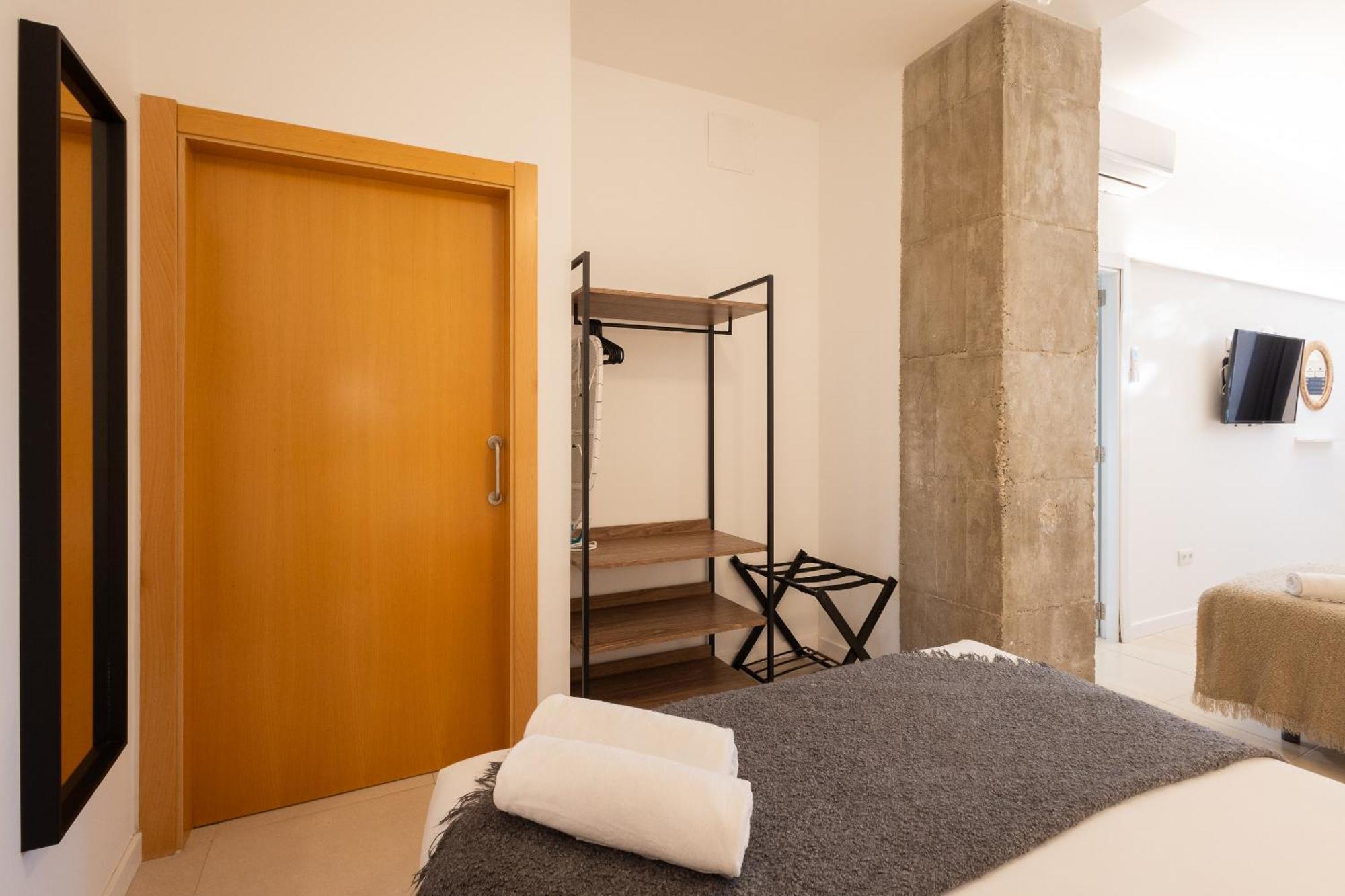 Florit Flats - The Pitiusas Rooms Valencia Buitenkant foto